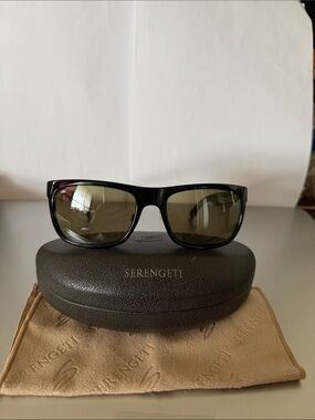 Serengeti Men’s Black Frame Sunglasses with Green-Tinted Lenses, MADE IN ITALY
